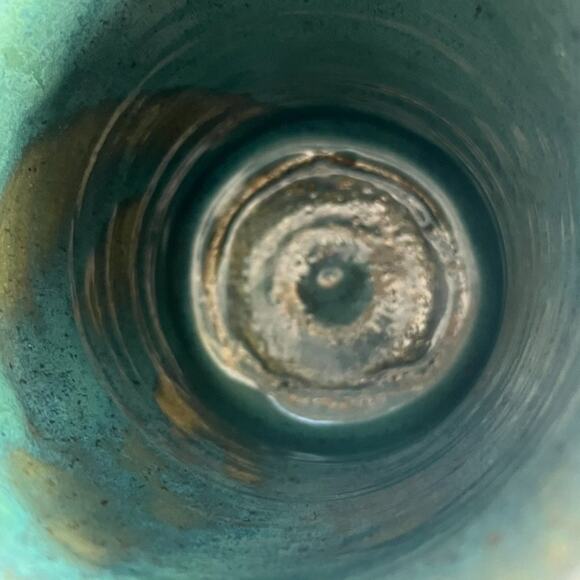 Studio Art Pottery Vase 7" Green Glossy Finish Hand Turned Signed - Picture 7 of 10